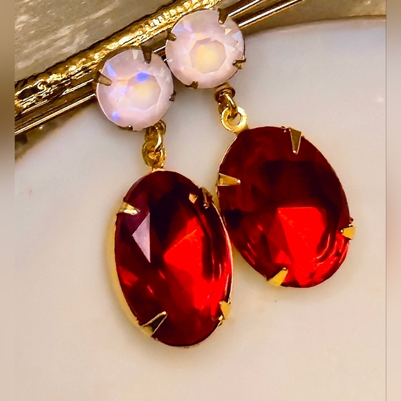 Superior Minimalist Pigeon Blood Red Glass & Powder Pink In Gold Plated Earrings - Picture 3 of 8